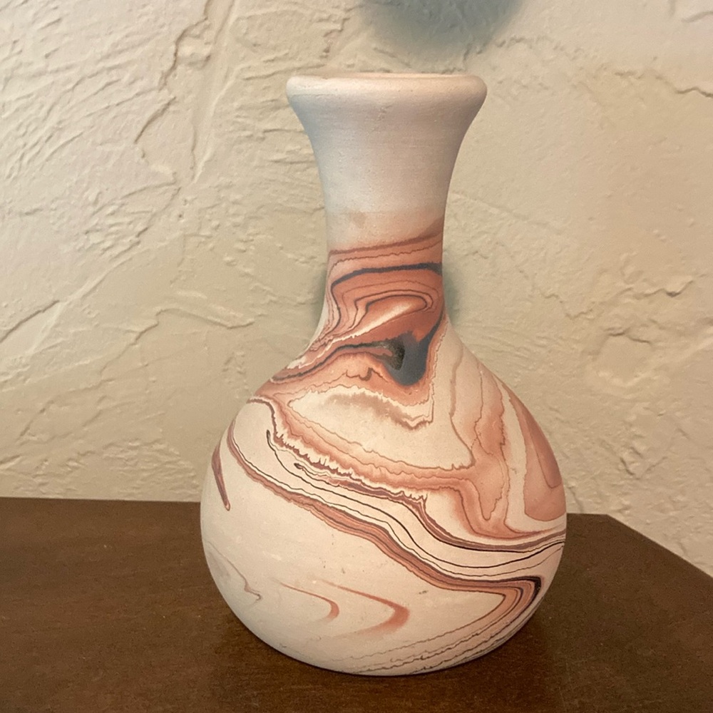 Beautiful vintage nemadji pottery turned bud vase brown swirl decoration clay